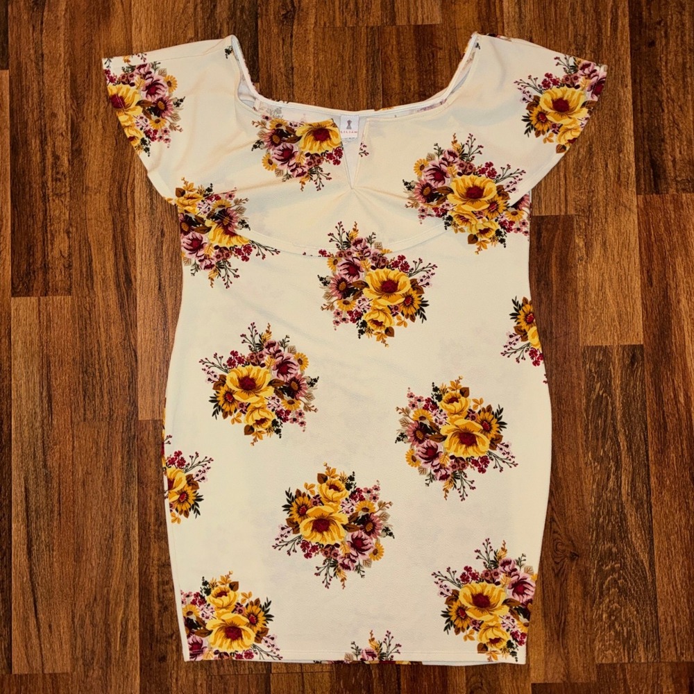 Lilian Floral Bodycon Mini Dress Cream Yellow Burgundy 3X LD7821 Short Sleeve